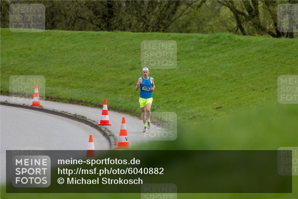 07.04.2024 - 43. Internationalen Wilhelmsburger Insellauf Michael Strokosch http://msf.ph/oto/6040882 07.04.2024 10:19:47 Laufen 3238 meine-sportfotos.de