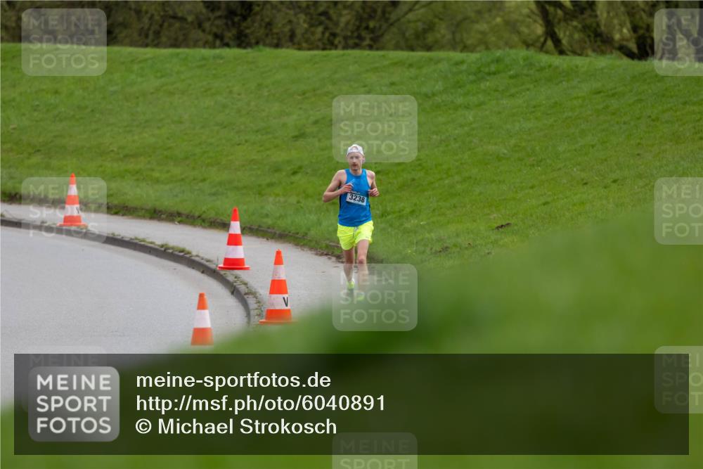 07.04.2024 - 43. Internationalen Wilhelmsburger Insellauf Michael Strokosch http://msf.ph/oto/6040891 07.04.2024 10:19:49 Laufen 3238 meine-sportfotos.de