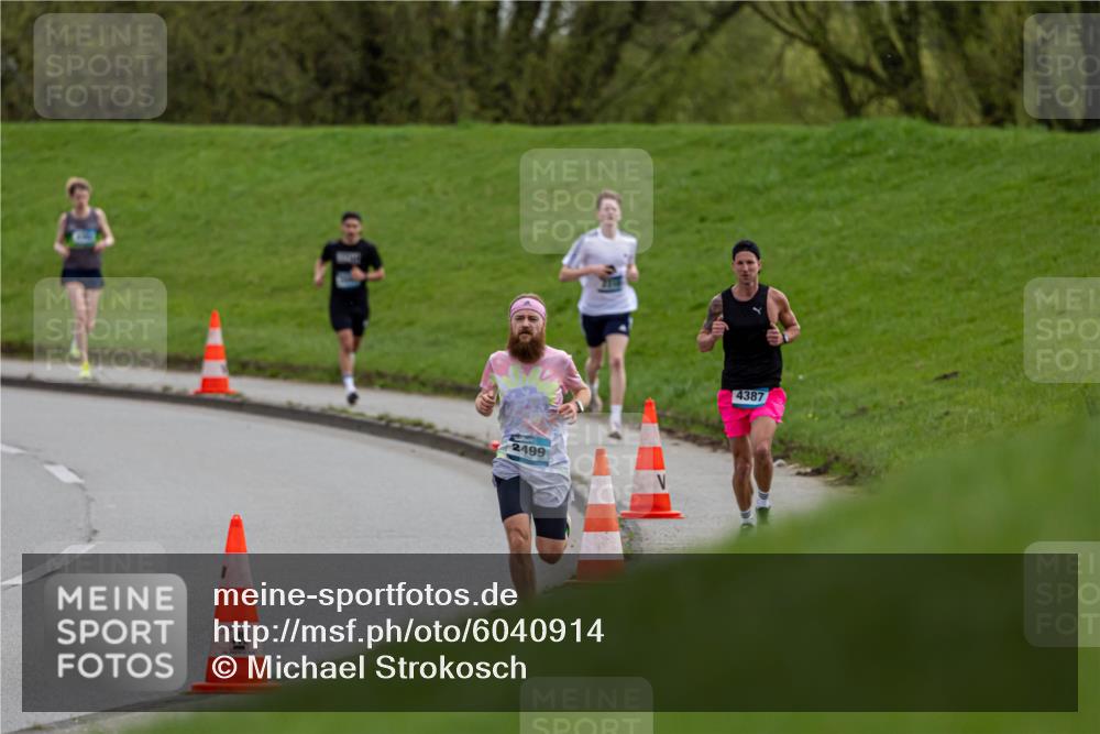 07.04.2024 - 43. Internationalen Wilhelmsburger Insellauf Michael Strokosch http://msf.ph/oto/6040914 07.04.2024 10:20:16 Laufen 2499, 4387 meine-sportfotos.de
