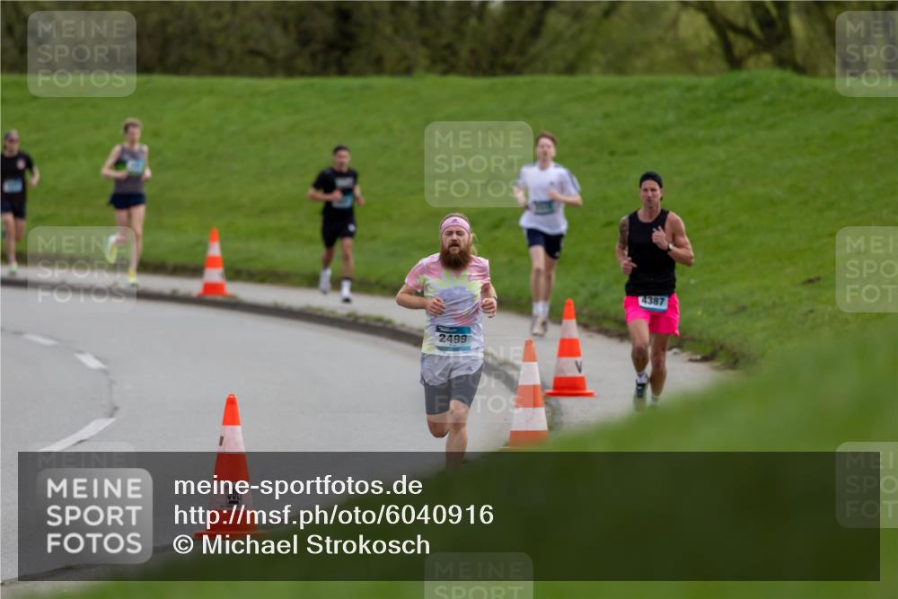 07.04.2024 - 43. Internationalen Wilhelmsburger Insellauf Michael Strokosch http://msf.ph/oto/6040916 07.04.2024 10:20:16 Laufen 2499, 4387 meine-sportfotos.de