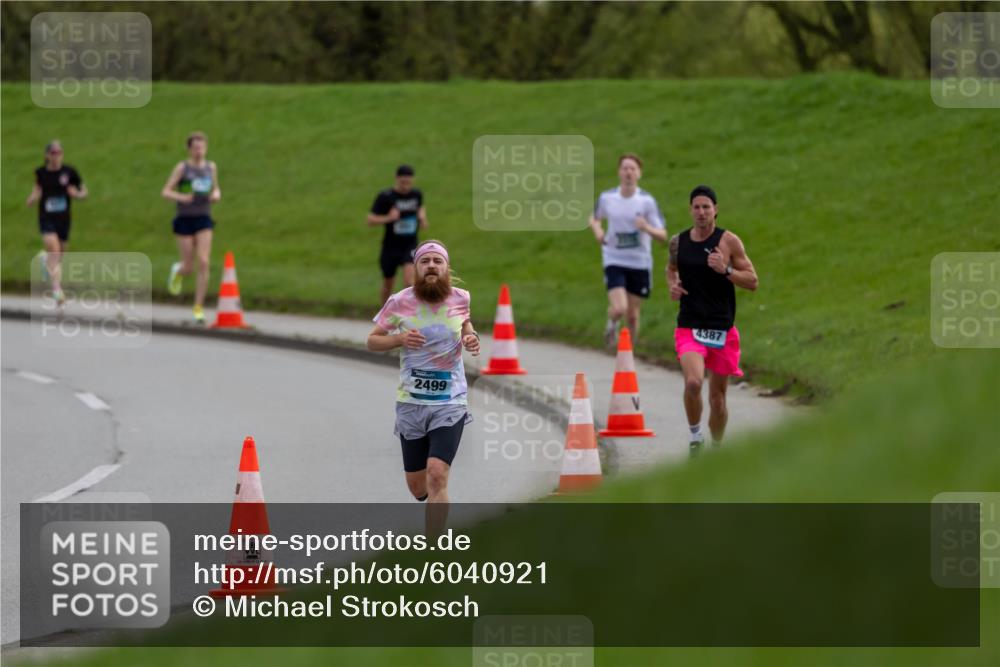 07.04.2024 - 43. Internationalen Wilhelmsburger Insellauf Michael Strokosch http://msf.ph/oto/6040921 07.04.2024 10:20:17 Laufen 2499, 4387 meine-sportfotos.de