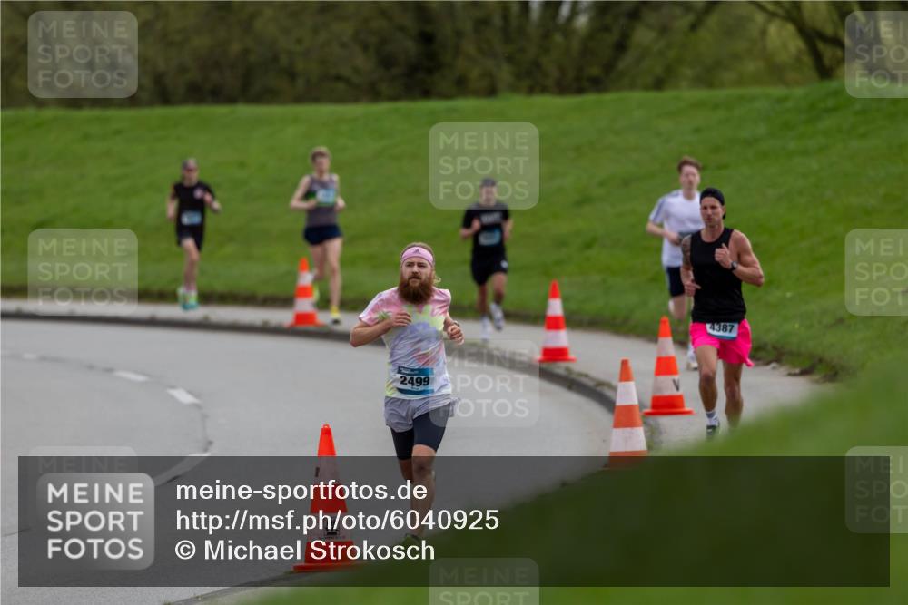 07.04.2024 - 43. Internationalen Wilhelmsburger Insellauf Michael Strokosch http://msf.ph/oto/6040925 07.04.2024 10:20:18 Laufen 2499, 4387 meine-sportfotos.de