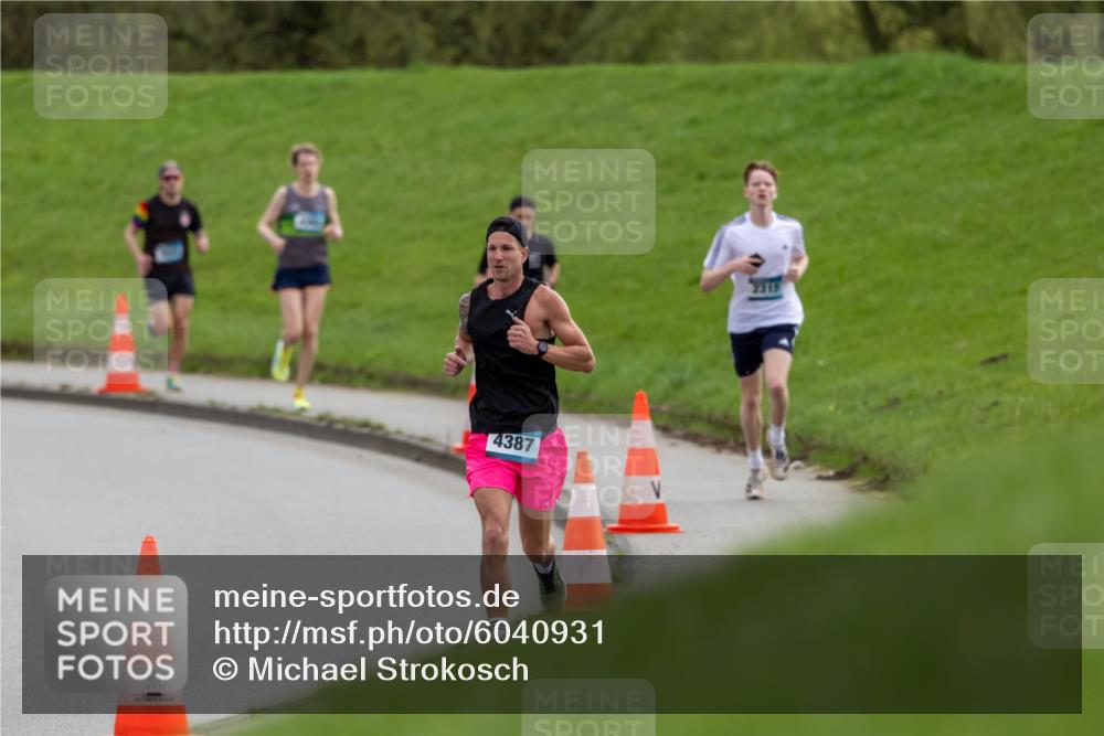 07.04.2024 - 43. Internationalen Wilhelmsburger Insellauf Michael Strokosch http://msf.ph/oto/6040931 07.04.2024 10:20:20 Laufen 4387 meine-sportfotos.de