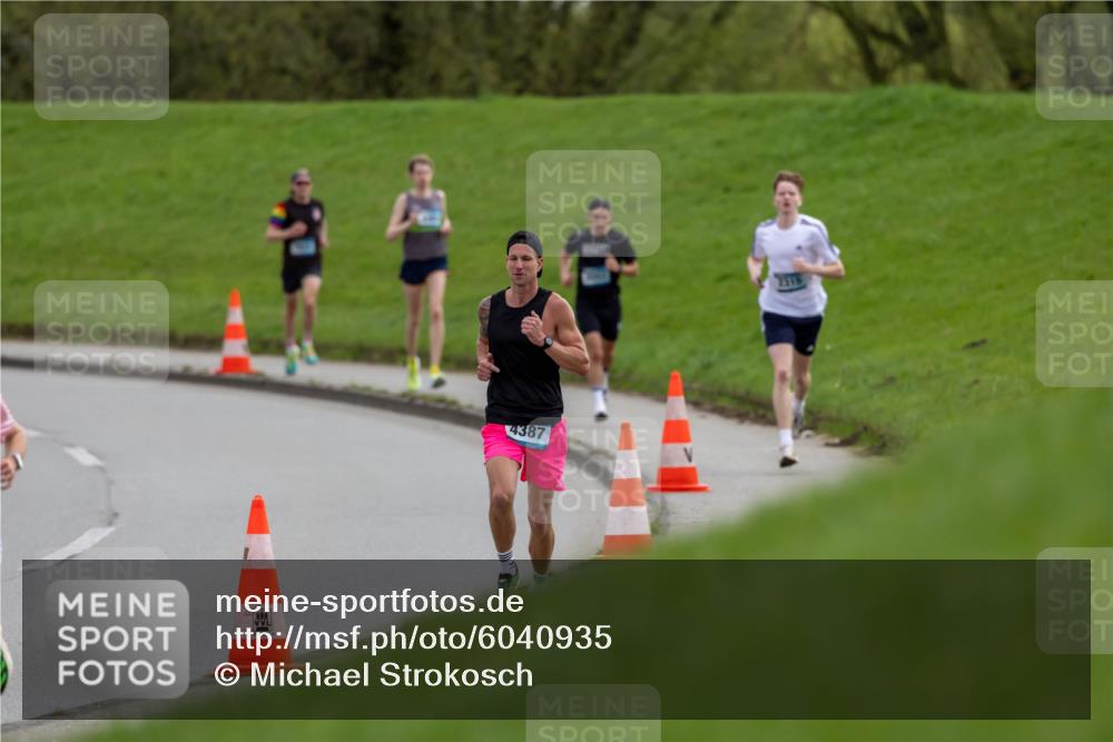 07.04.2024 - 43. Internationalen Wilhelmsburger Insellauf Michael Strokosch http://msf.ph/oto/6040935 07.04.2024 10:20:20 Laufen 4387, 3319 meine-sportfotos.de