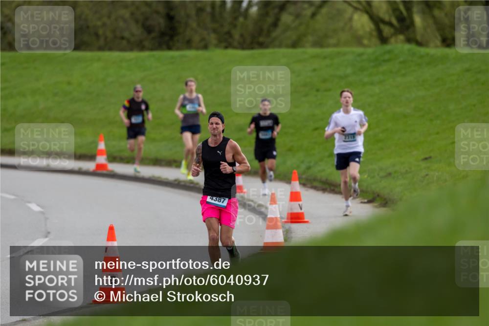 07.04.2024 - 43. Internationalen Wilhelmsburger Insellauf Michael Strokosch http://msf.ph/oto/6040937 07.04.2024 10:20:21 Laufen 4387, 2313 meine-sportfotos.de