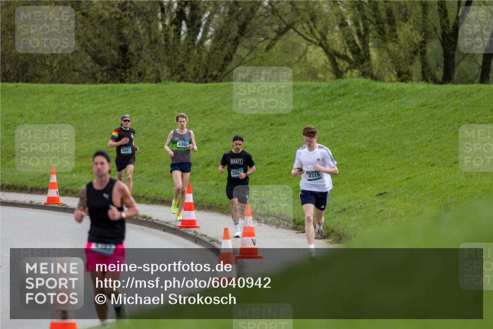 07.04.2024 - 43. Internationalen Wilhelmsburger Insellauf Michael Strokosch http://msf.ph/oto/6040942 07.04.2024 10:20:22 Laufen 14337, 4392, 2841, 209, 2315 meine-sportfotos.de