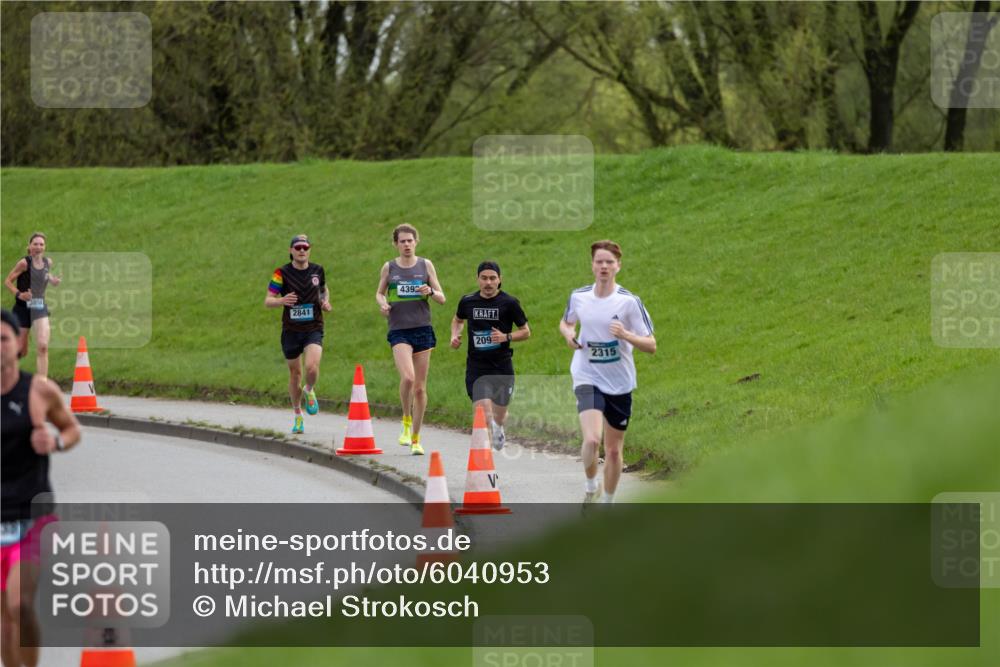07.04.2024 - 43. Internationalen Wilhelmsburger Insellauf Michael Strokosch http://msf.ph/oto/6040953 07.04.2024 10:20:23 Laufen 3854, 2841, 4392, 209, 2315 meine-sportfotos.de