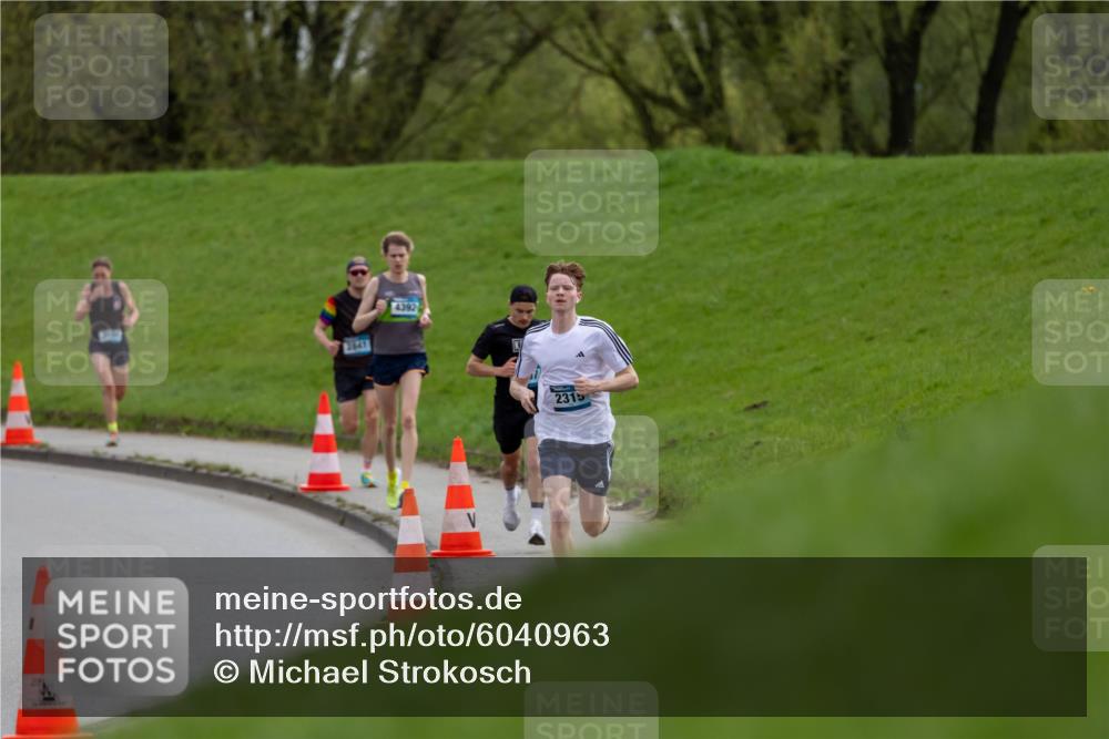 07.04.2024 - 43. Internationalen Wilhelmsburger Insellauf Michael Strokosch http://msf.ph/oto/6040963 07.04.2024 10:20:25 Laufen 3641, 4392, 2315 meine-sportfotos.de