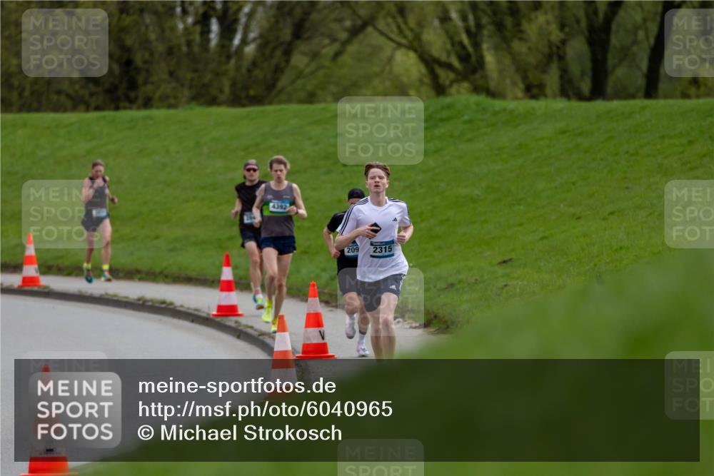 07.04.2024 - 43. Internationalen Wilhelmsburger Insellauf Michael Strokosch http://msf.ph/oto/6040965 07.04.2024 10:20:25 Laufen 4392, 209, 2315 meine-sportfotos.de