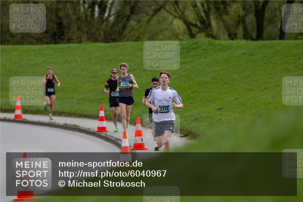 07.04.2024 - 43. Internationalen Wilhelmsburger Insellauf Michael Strokosch http://msf.ph/oto/6040967 07.04.2024 10:20:25 Laufen 3641, 4392, 2315 meine-sportfotos.de