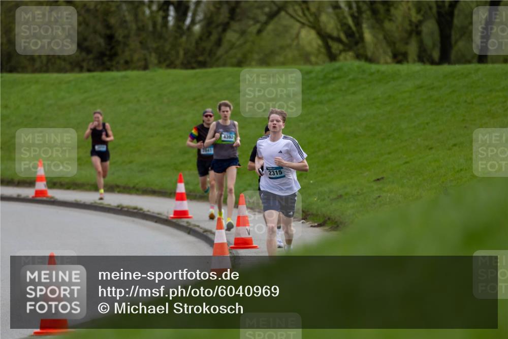 07.04.2024 - 43. Internationalen Wilhelmsburger Insellauf Michael Strokosch http://msf.ph/oto/6040969 07.04.2024 10:20:26 Laufen 26431, 4392, 2315 meine-sportfotos.de
