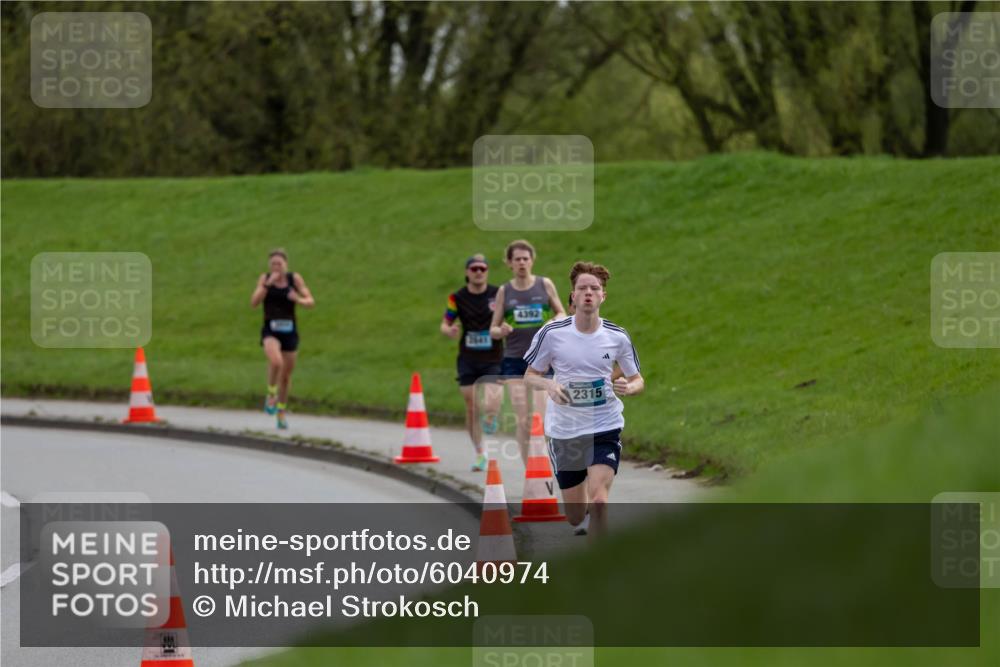 07.04.2024 - 43. Internationalen Wilhelmsburger Insellauf Michael Strokosch http://msf.ph/oto/6040974 07.04.2024 10:20:26 Laufen 2641, 4392, 2315 meine-sportfotos.de