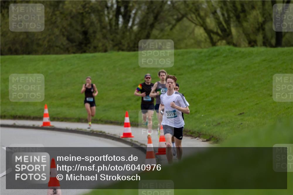 07.04.2024 - 43. Internationalen Wilhelmsburger Insellauf Michael Strokosch http://msf.ph/oto/6040976 07.04.2024 10:20:26 Laufen 2315 meine-sportfotos.de