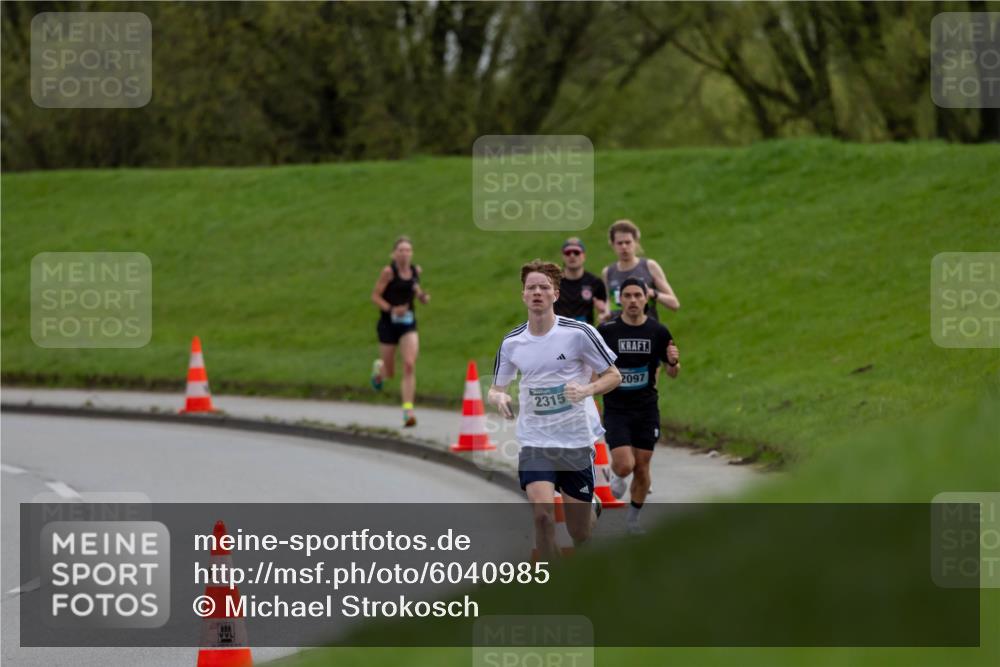 07.04.2024 - 43. Internationalen Wilhelmsburger Insellauf Michael Strokosch http://msf.ph/oto/6040985 07.04.2024 10:20:27 Laufen 2315, 2097 meine-sportfotos.de