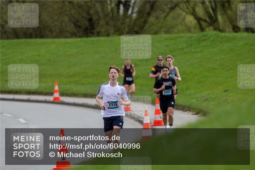 07.04.2024 - 43. Internationalen Wilhelmsburger Insellauf Michael Strokosch http://msf.ph/oto/6040996 07.04.2024 10:20:28 Laufen 2315, 2097 meine-sportfotos.de