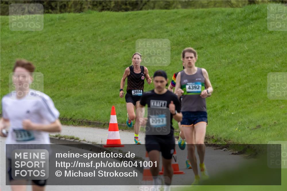 07.04.2024 - 43. Internationalen Wilhelmsburger Insellauf Michael Strokosch http://msf.ph/oto/6041001 07.04.2024 10:20:29 Laufen 3854, 81, 2097, 4392 meine-sportfotos.de