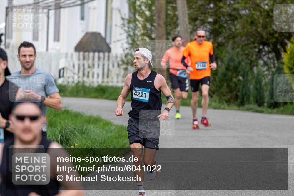 07.04.2024 - 43. Internationalen Wilhelmsburger Insellauf Michael Strokosch http://msf.ph/oto/6041022 07.04.2024 10:20:45 Laufen 4221, 2100 meine-sportfotos.de