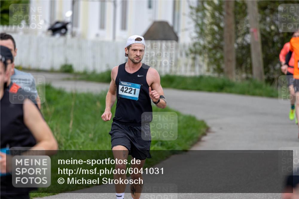 07.04.2024 - 43. Internationalen Wilhelmsburger Insellauf Michael Strokosch http://msf.ph/oto/6041031 07.04.2024 10:20:46 Laufen 4221 meine-sportfotos.de