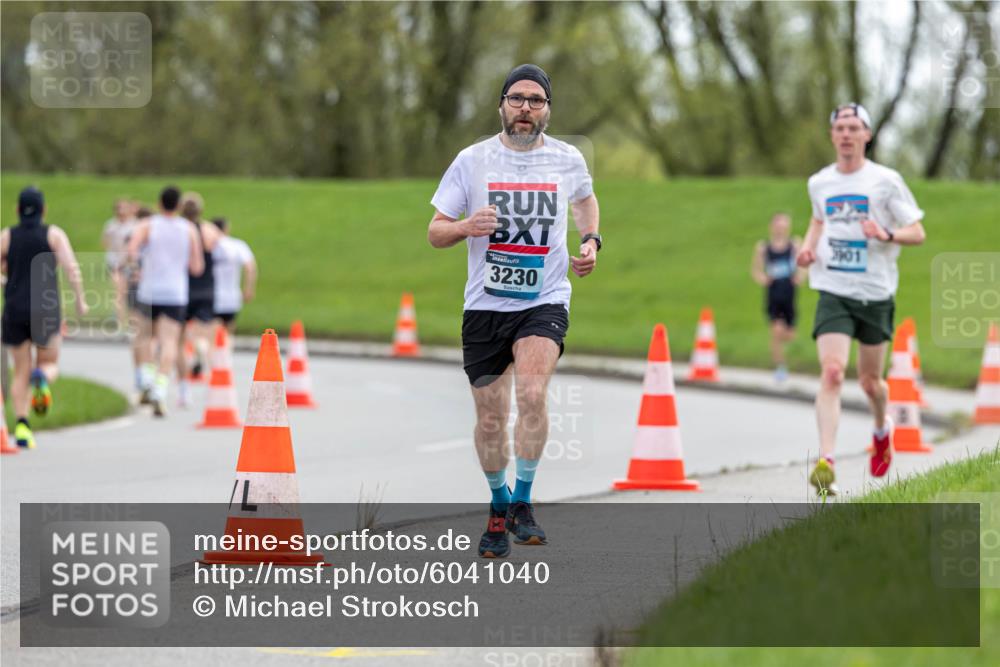 07.04.2024 - 43. Internationalen Wilhelmsburger Insellauf Michael Strokosch http://msf.ph/oto/6041040 07.04.2024 10:21:06 Laufen 3230, 3101 meine-sportfotos.de
