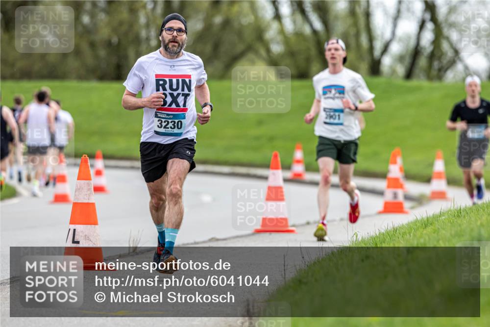 07.04.2024 - 43. Internationalen Wilhelmsburger Insellauf Michael Strokosch http://msf.ph/oto/6041044 07.04.2024 10:21:07 Laufen 3230, 3901 meine-sportfotos.de