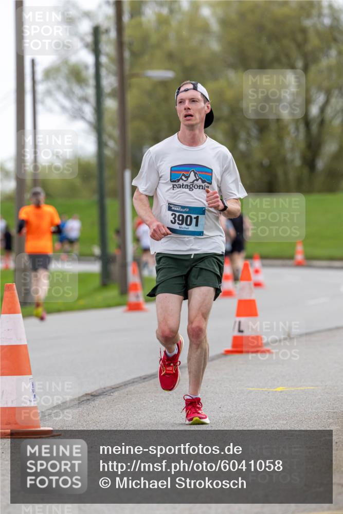 07.04.2024 - 43. Internationalen Wilhelmsburger Insellauf Michael Strokosch http://msf.ph/oto/6041058 07.04.2024 10:21:13 Laufen 3901 meine-sportfotos.de
