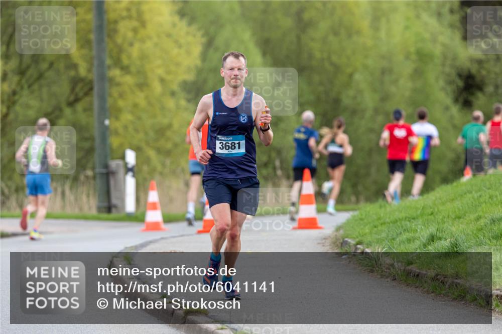 07.04.2024 - 43. Internationalen Wilhelmsburger Insellauf Michael Strokosch http://msf.ph/oto/6041141 07.04.2024 10:22:28 Laufen 3681 meine-sportfotos.de