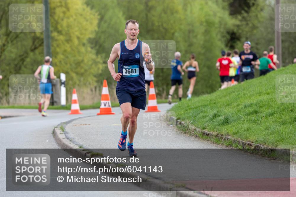 07.04.2024 - 43. Internationalen Wilhelmsburger Insellauf Michael Strokosch http://msf.ph/oto/6041143 07.04.2024 10:22:29 Laufen 3681 meine-sportfotos.de