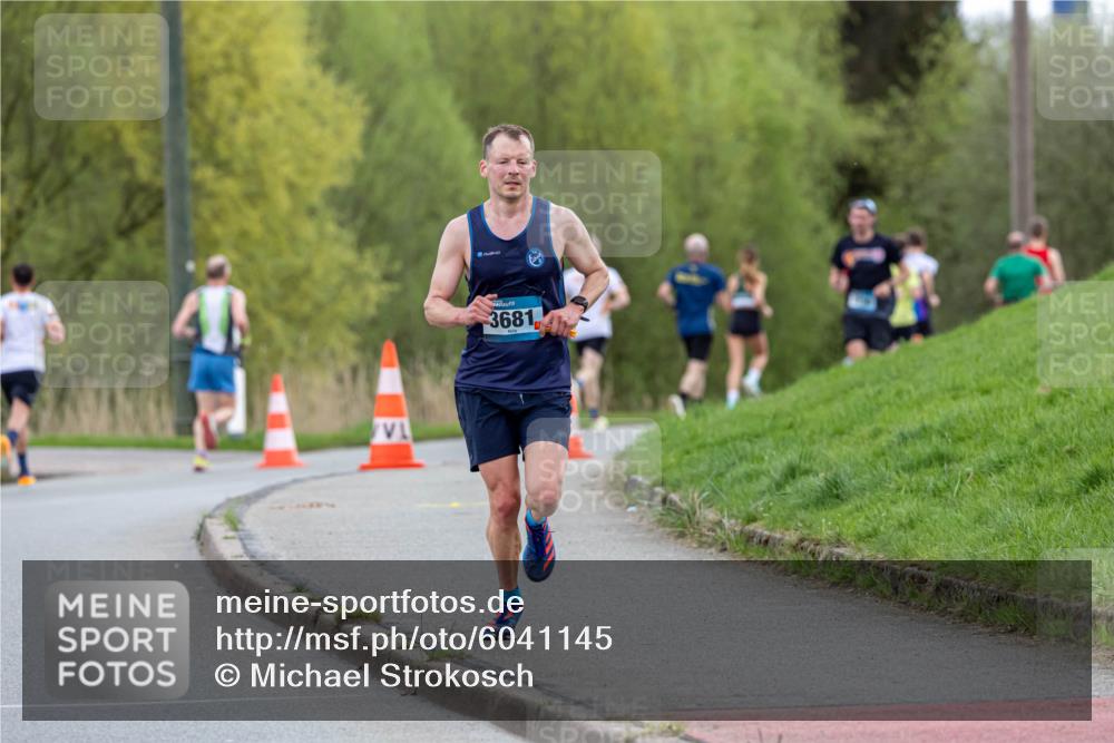07.04.2024 - 43. Internationalen Wilhelmsburger Insellauf Michael Strokosch http://msf.ph/oto/6041145 07.04.2024 10:22:29 Laufen 3681 meine-sportfotos.de