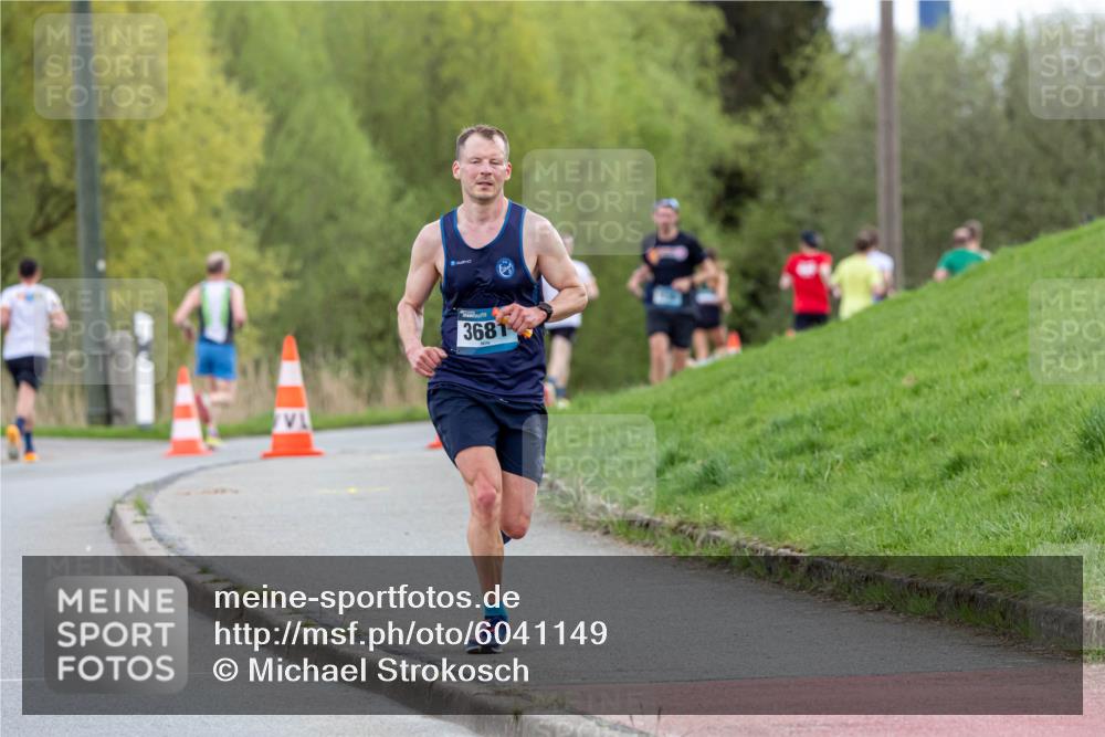 07.04.2024 - 43. Internationalen Wilhelmsburger Insellauf Michael Strokosch http://msf.ph/oto/6041149 07.04.2024 10:22:30 Laufen 3681 meine-sportfotos.de