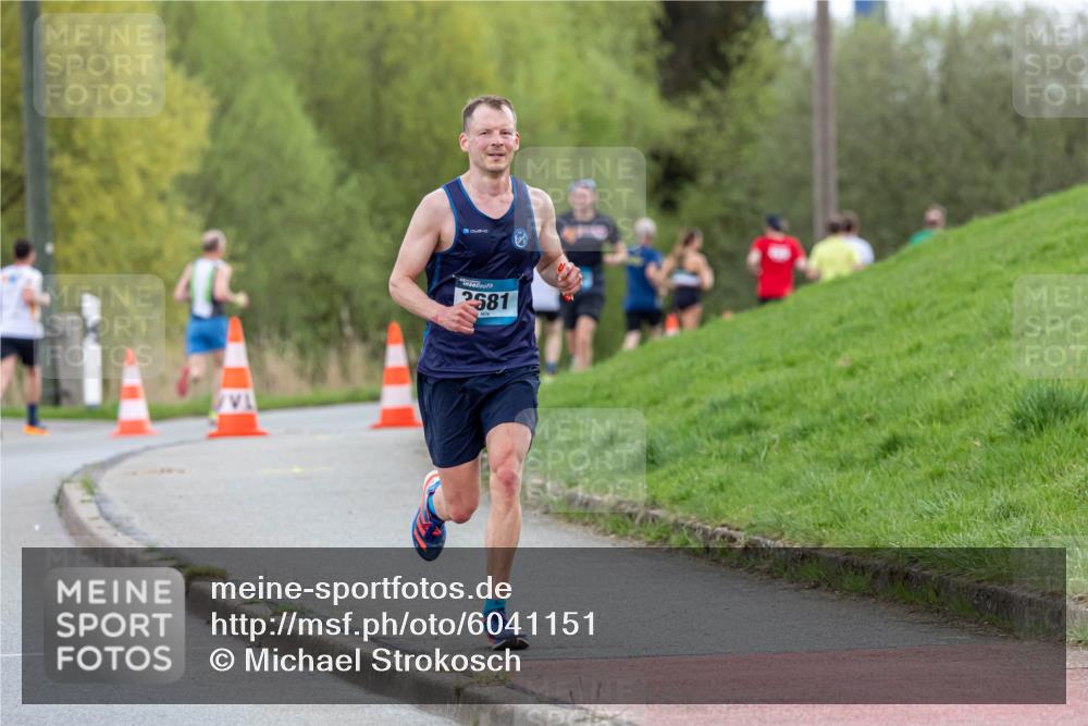 07.04.2024 - 43. Internationalen Wilhelmsburger Insellauf Michael Strokosch http://msf.ph/oto/6041151 07.04.2024 10:22:30 Laufen 2581 meine-sportfotos.de