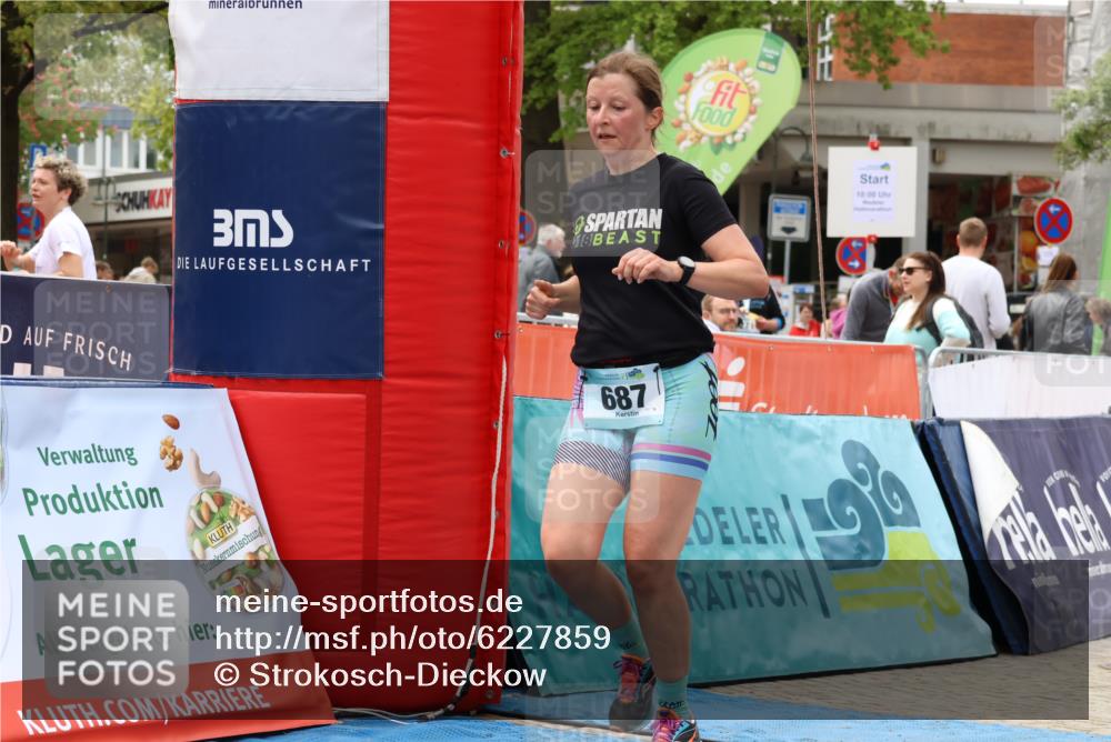05.05.2024 - 7. Wedeler Halbmarathon Strokosch-Dieckow http://msf.ph/oto/6227859 05.05.2024 11:58:10 Ziel 557, 687, 696, 753 meine-sportfotos.de