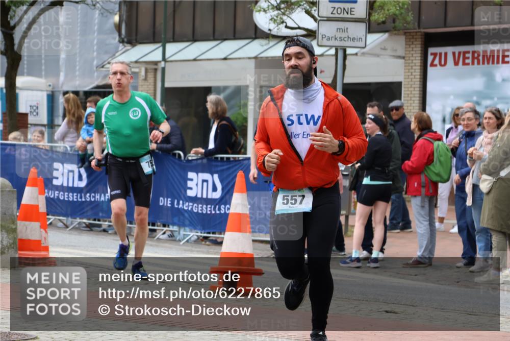 05.05.2024 - 7. Wedeler Halbmarathon Strokosch-Dieckow http://msf.ph/oto/6227865 05.05.2024 11:58:13 Ziel 557, 696, 753 meine-sportfotos.de