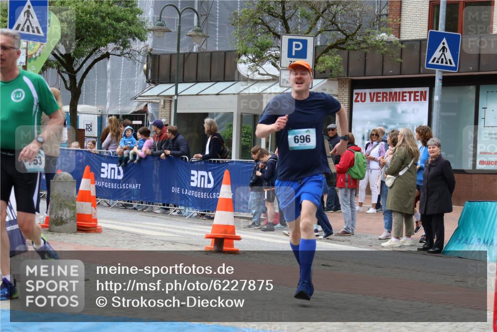 05.05.2024 - 7. Wedeler Halbmarathon Strokosch-Dieckow http://msf.ph/oto/6227875 05.05.2024 11:58:16 Ziel 557, 696, 753 meine-sportfotos.de