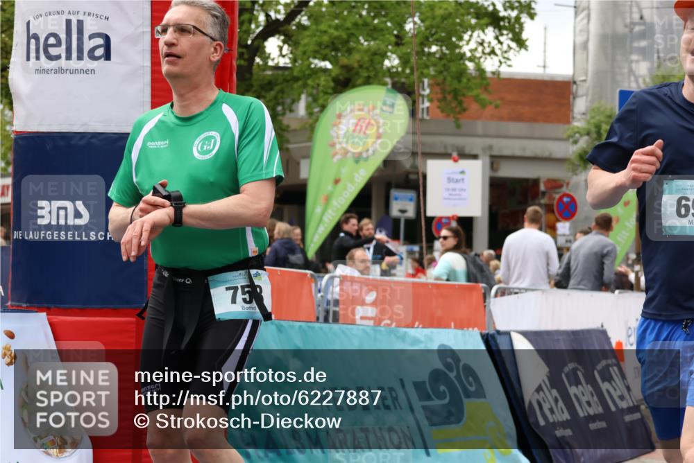 05.05.2024 - 7. Wedeler Halbmarathon Strokosch-Dieckow http://msf.ph/oto/6227887 05.05.2024 11:58:17 Ziel 557, 696, 753 meine-sportfotos.de