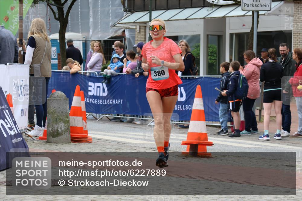05.05.2024 - 7. Wedeler Halbmarathon Strokosch-Dieckow http://msf.ph/oto/6227889 05.05.2024 11:58:28 Ziel 195, 380 meine-sportfotos.de