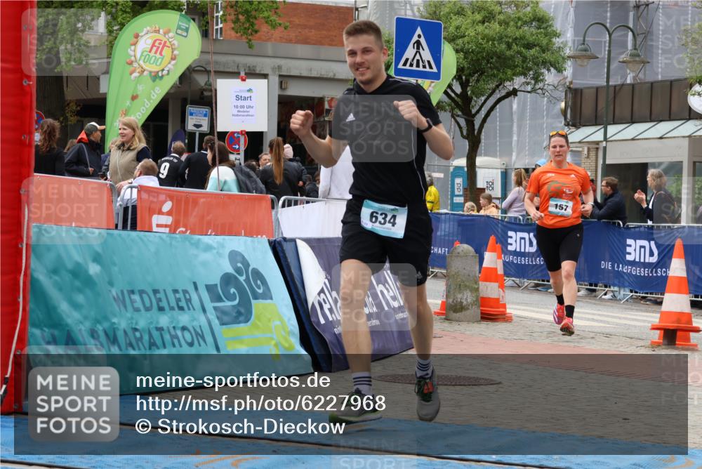 05.05.2024 - 7. Wedeler Halbmarathon Strokosch-Dieckow http://msf.ph/oto/6227968 05.05.2024 11:59:08 Ziel 146, 157, 520, 539, 634 meine-sportfotos.de