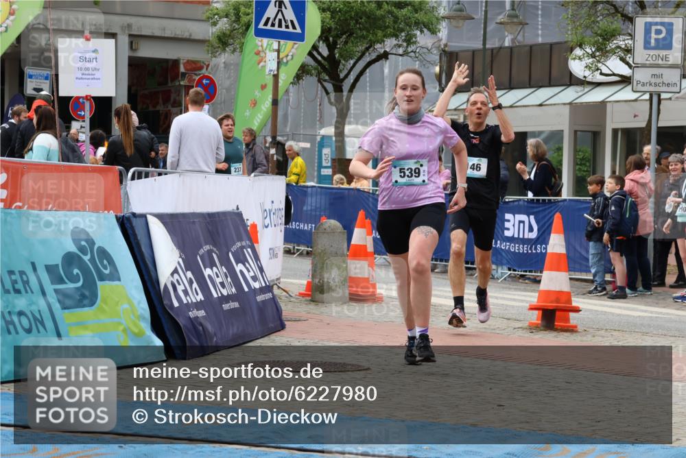 05.05.2024 - 7. Wedeler Halbmarathon Strokosch-Dieckow http://msf.ph/oto/6227980 05.05.2024 11:59:12 Ziel 146, 157, 237, 499, 539 meine-sportfotos.de