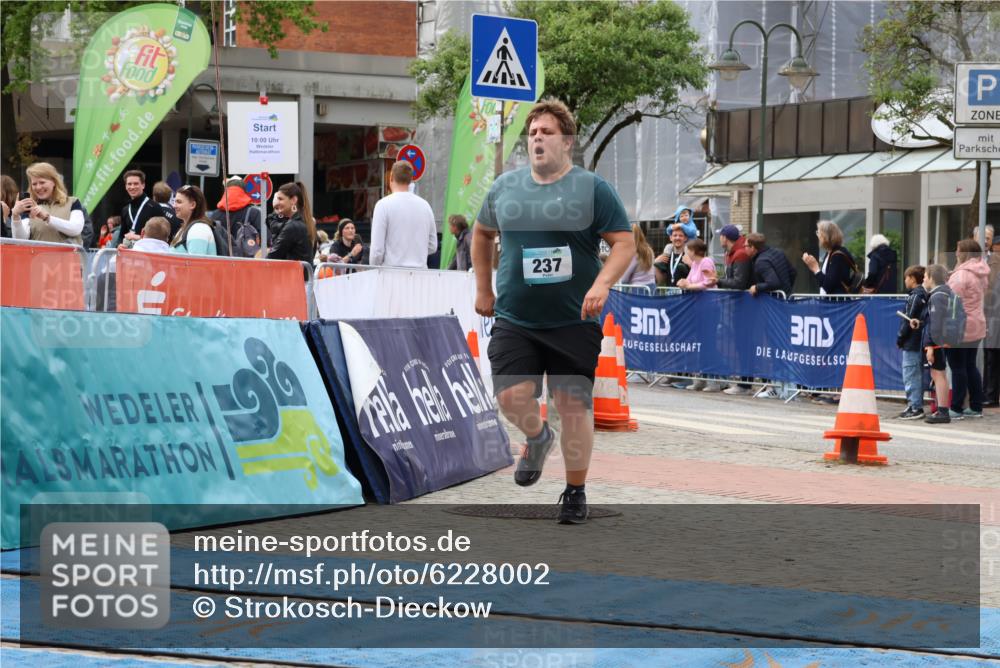 05.05.2024 - 7. Wedeler Halbmarathon Strokosch-Dieckow http://msf.ph/oto/6228002 05.05.2024 11:59:16 Ziel 146, 165, 237, 499, 539 meine-sportfotos.de