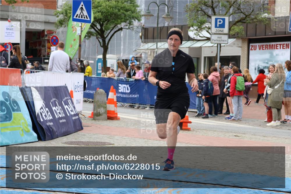 05.05.2024 - 7. Wedeler Halbmarathon Strokosch-Dieckow http://msf.ph/oto/6228015 05.05.2024 11:59:21 Ziel 165, 499 meine-sportfotos.de