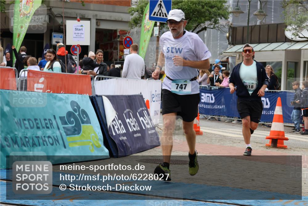 05.05.2024 - 7. Wedeler Halbmarathon Strokosch-Dieckow http://msf.ph/oto/6228027 05.05.2024 11:59:31 Ziel 342, 355, 618, 747 meine-sportfotos.de