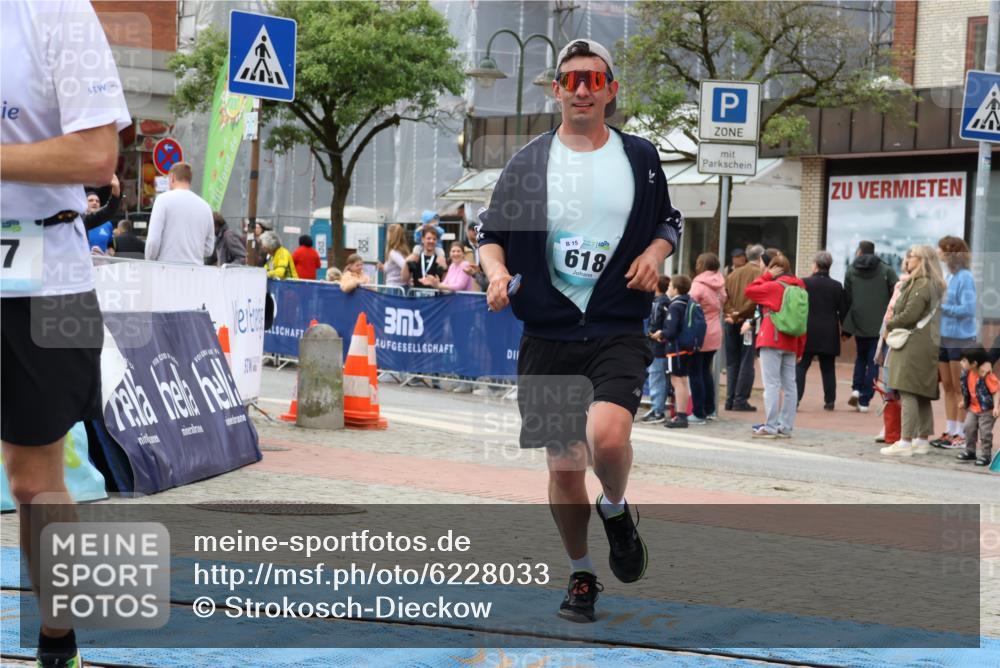 05.05.2024 - 7. Wedeler Halbmarathon Strokosch-Dieckow http://msf.ph/oto/6228033 05.05.2024 11:59:33 Ziel 342, 355, 618, 747 meine-sportfotos.de