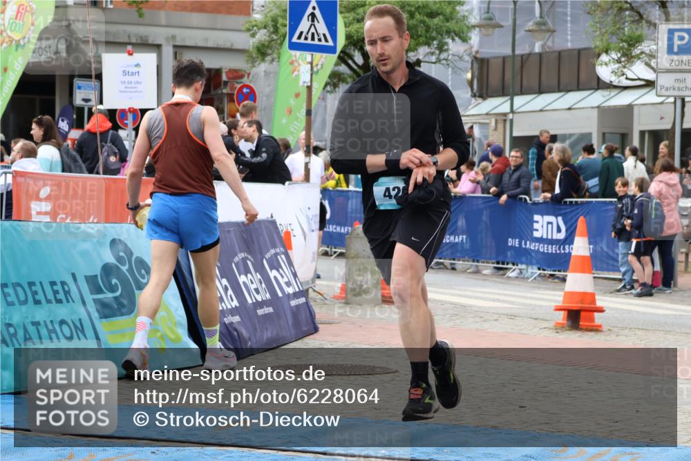05.05.2024 - 7. Wedeler Halbmarathon Strokosch-Dieckow http://msf.ph/oto/6228064 05.05.2024 11:59:42 Ziel 429, 762 meine-sportfotos.de