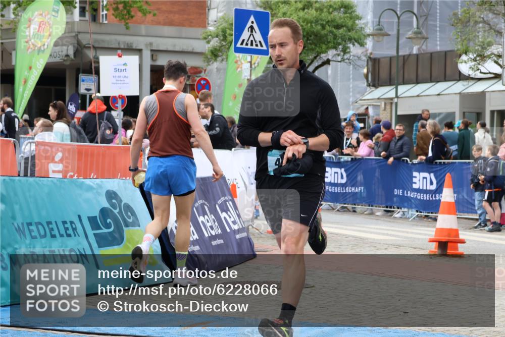 05.05.2024 - 7. Wedeler Halbmarathon Strokosch-Dieckow http://msf.ph/oto/6228066 05.05.2024 11:59:43 Ziel 429, 762 meine-sportfotos.de