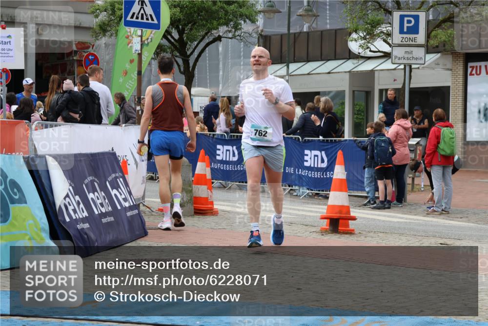 05.05.2024 - 7. Wedeler Halbmarathon Strokosch-Dieckow http://msf.ph/oto/6228071 05.05.2024 11:59:45 Ziel 341, 429, 762 meine-sportfotos.de