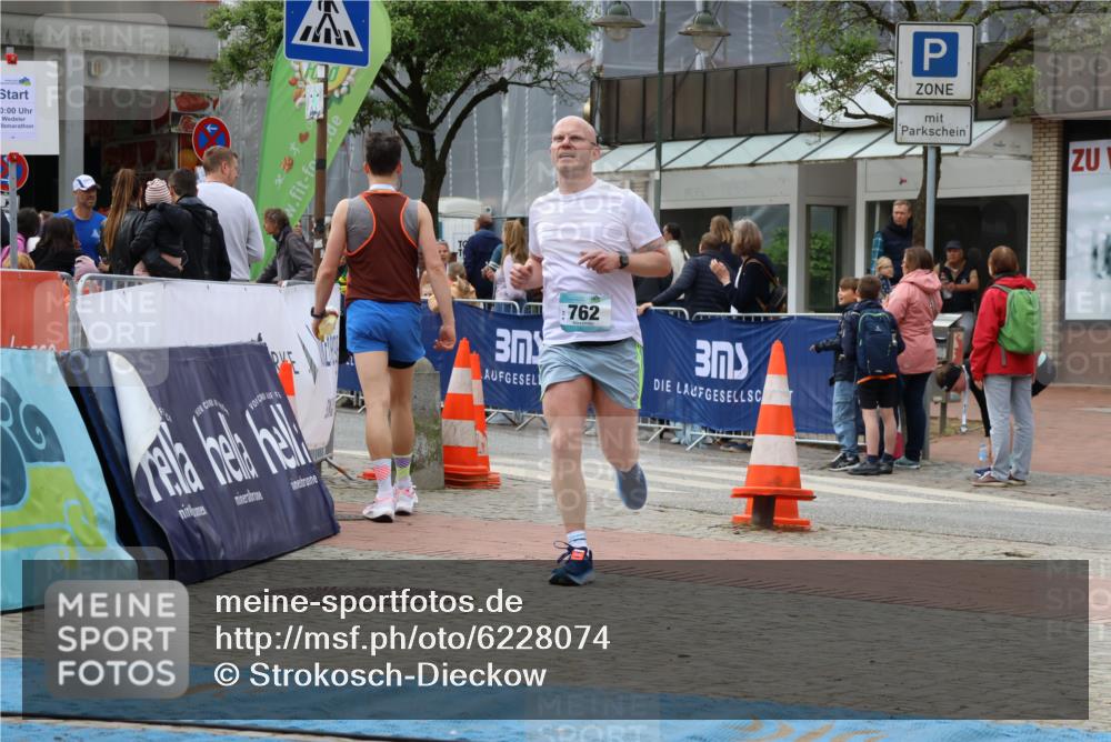05.05.2024 - 7. Wedeler Halbmarathon Strokosch-Dieckow http://msf.ph/oto/6228074 05.05.2024 11:59:46 Ziel 341, 762 meine-sportfotos.de