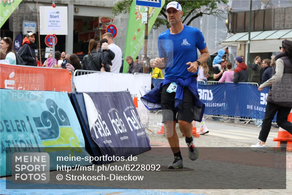 05.05.2024 - 7. Wedeler Halbmarathon Strokosch-Dieckow http://msf.ph/oto/6228092 05.05.2024 11:59:51 Ziel 341 meine-sportfotos.de
