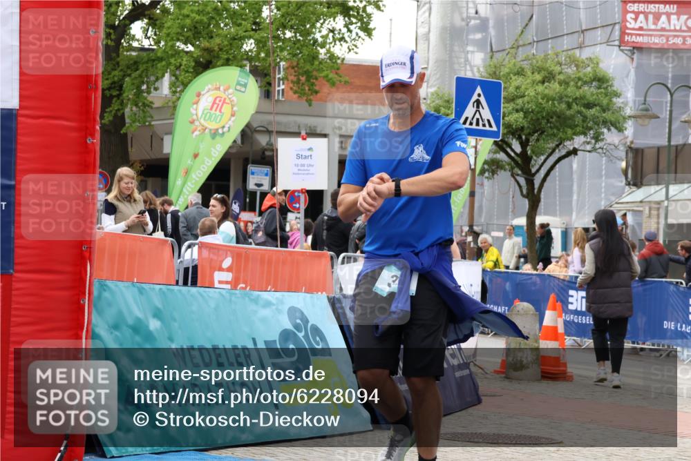 05.05.2024 - 7. Wedeler Halbmarathon Strokosch-Dieckow http://msf.ph/oto/6228094 05.05.2024 11:59:52 Ziel 341 meine-sportfotos.de