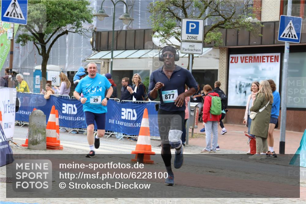 05.05.2024 - 7. Wedeler Halbmarathon Strokosch-Dieckow http://msf.ph/oto/6228100 05.05.2024 12:00:06 Ziel 29, 877 meine-sportfotos.de