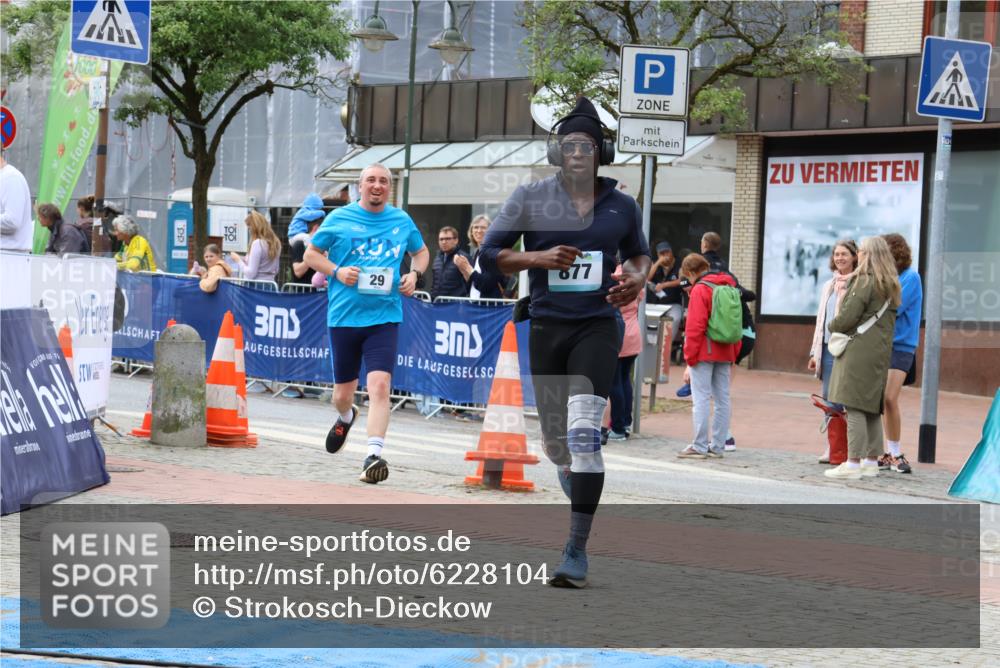 05.05.2024 - 7. Wedeler Halbmarathon Strokosch-Dieckow http://msf.ph/oto/6228104 05.05.2024 12:00:06 Ziel 29, 877 meine-sportfotos.de