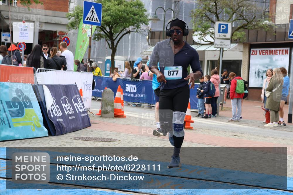 05.05.2024 - 7. Wedeler Halbmarathon Strokosch-Dieckow http://msf.ph/oto/6228111 05.05.2024 12:00:07 Ziel 29, 877 meine-sportfotos.de